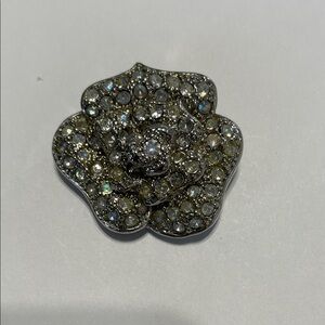 Cassiespells Silver Floral Brooch